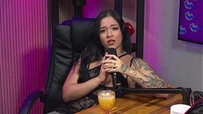 Steamy Brunette&#x63D0;&#x4EA4;es To Intense JOI Session