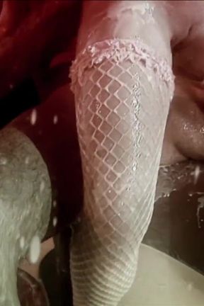 Bananass s5: Hot babe has sex with lots of cream and milk