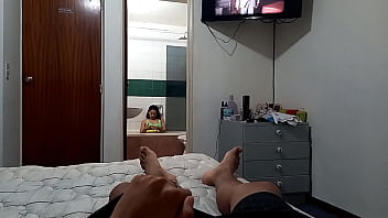 Hijastro me espia mientras me bañ_o.Sexo anal prohibido