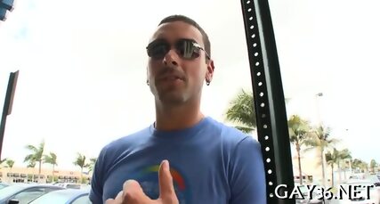 Muscle Hunk Gets Pounded