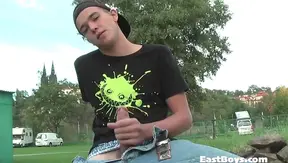 Steamy Public Flash: Conors Hot Park Handjob Adventure – 18+