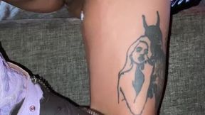 Llen� sus botas vaqueras de semen y las limpi� con su lengua