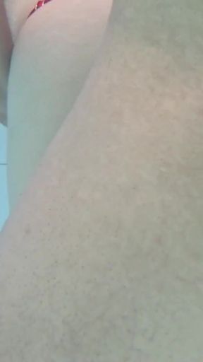 HOMEMADE SEX AND IN THE WATER ENDS IN AQUATIC BLOWJOB   Clip 1