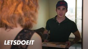 Cheating Ukrainian Babe Arian Joy gets banged by delivery lover after riding boyfriend