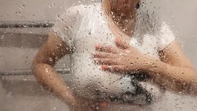 Moist shirt seductress