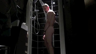 tony AXEL fuck MIKE TIGER under the shower