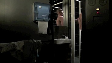 tony AXEL fuck MIKE TIGER under the shower