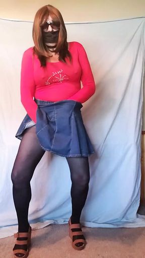 Gay Crossdresser, I masturbate and cum on my nylon pantyhose.
