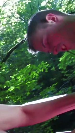 Wir trafen uns im Wald um laut zu ficken   Clip 1