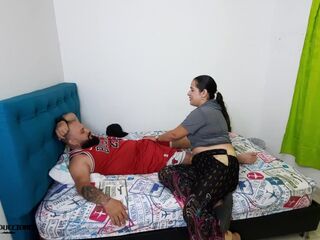 Madrastra descubre que su hijastro se folla a su amiga - Porno en Español