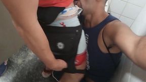 no banheiro publico com safadinhos gays