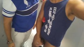 no banheiro publico com safadinhos gays