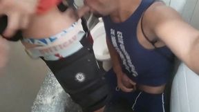 no banheiro publico com safadinhos gays