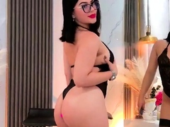 Close up MILF masturbation