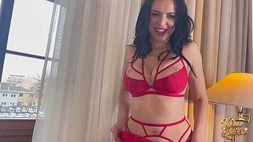 Kira Queen Visits Lonely Man’s Place And Treats Him With Her Pussy!