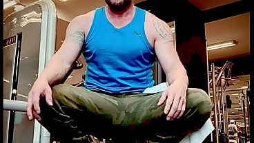 Despu&eacute_s del gym lo grabamos como puta marica en jaula de castidad pic&aacute_ndose el culo