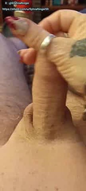 Sylvia Ringer : Handjob