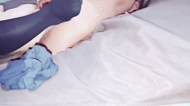 [Ngentot Bertiga] Teman suamiku jilat memek dan ngentot bergantian bareng suamiku sampai crot di memekku. Indonesia threesom, Indonesia viral