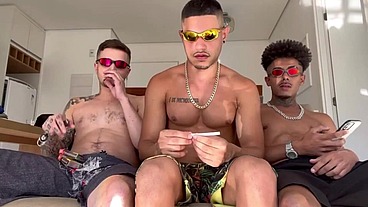 Chamei meu amigo hetero pra experimentar um putinho safado comigo. - Completo