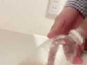 【ペットボトルおしっこ】横からおしっこで沢山ペットボトルに出すイケメン社会人