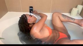 How long can a giantess hold her breath? Underwater play breath play breathe bikini submerge challenge time gasping