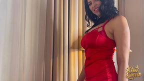 Kira Queen Seduces Her Customer With Her Body!