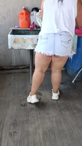 I spy on my big ass stepmom while she cleans 2