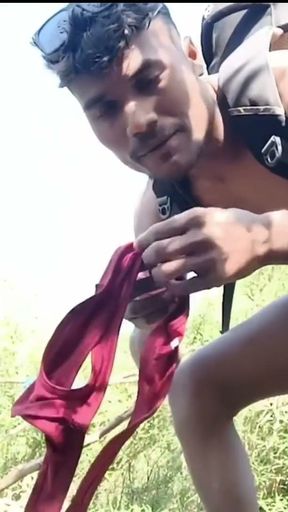 Outdoor Nadi kinare Beth ke jordiweek lond hilane loga   Clip 1