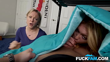 Fucking in the Backseat While Stepmom Not Watching Dee Williams, Penelope Snaps, Joshua Lewis