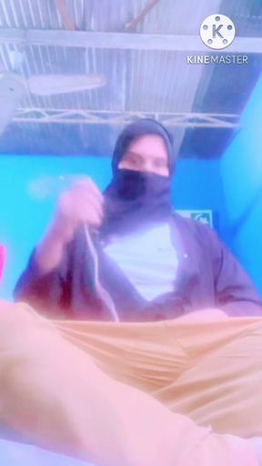 Fun in the Hijab … I Am Peeing