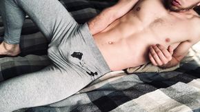 I MASTURBATE and CUM in GRAY LEGGINGS after Training! Male orgasm! Russian home video of a straight man!