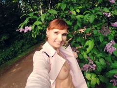 Jeny Smith fully naked in a park got caught