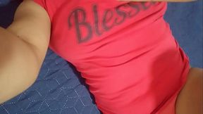 Jovencita levant&aacute_ndose exitada y se masturba con solo pensar en la pelicula de 50 sombras de greys quiere que la follen como la protagonista y pide verga a Gritos..