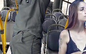 Encoxada no onibus trabalhador tirou pau pra fora em publico!