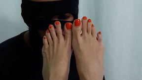 Worship with honey on my feet with red nails