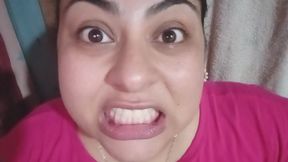 Juego visual fetiche: boca y ojos en primer plano.