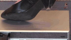 Working DVD meets worn office Pumps