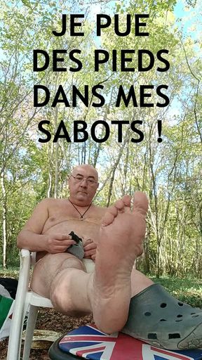 I stink of feet in my hooves!