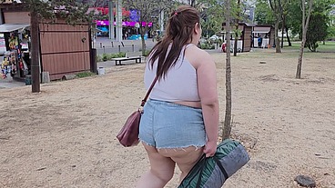 I love walking around in public with cum on my face and showing off my huge ass