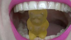 Gummy bear biting MP4 HD 720p