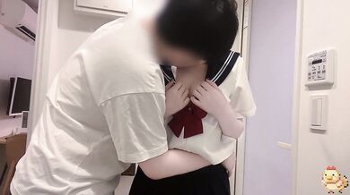 经典裤袜水手服 白给半夜的夜袭