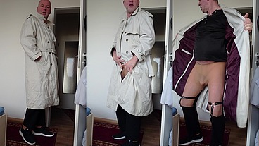 Nylonjunge - Exhibitionist Klamottenanprobe
