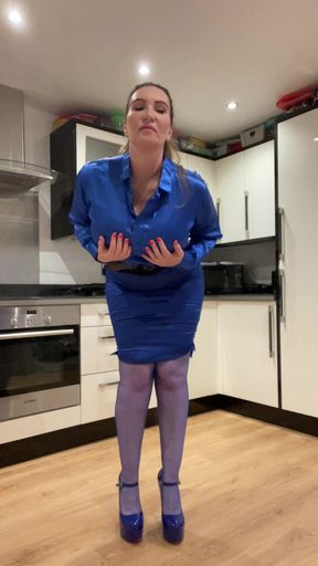You Dm'd Aunty Soph for Ass Pics I Invite You Over JOI