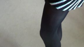 Big-cock crossdresser cums on leg in pantyhose solo video