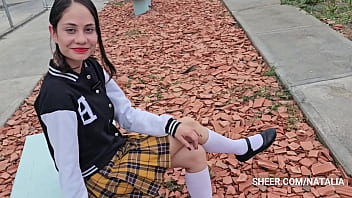 Colegiala folla con el vecino que la invit&oacute_ a su casa a comer helado y le dio algo m&aacute_s.