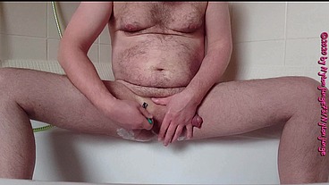 Heißes Rasieren in der Badewanne 1