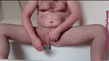Heißes Rasieren in der Badewanne 1