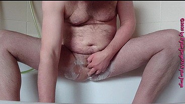Heißes Rasieren in der Badewanne 1