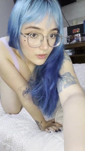Hot babe with big lenses gets it on