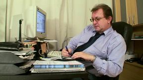 Deutsche Sekretaerspiel mit geile Damen in der B&#x00FC;ro-Ficks-Show